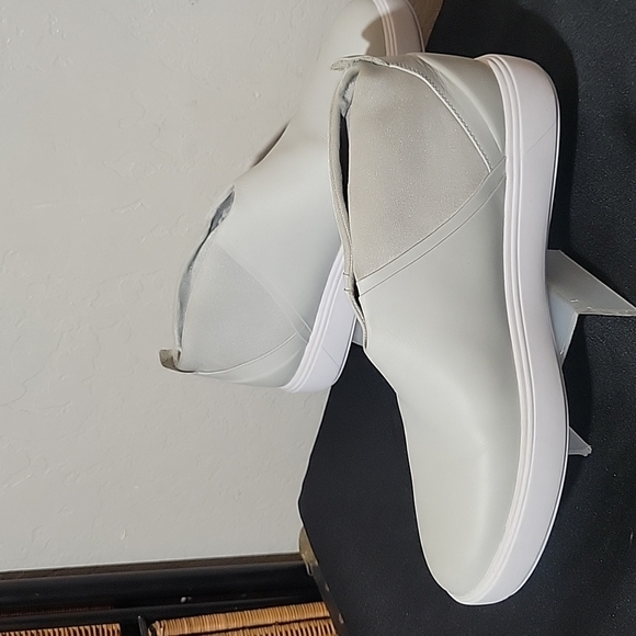 UNDER ARMOUR Capeside Crew Mid 11 - Picture 2 of 9